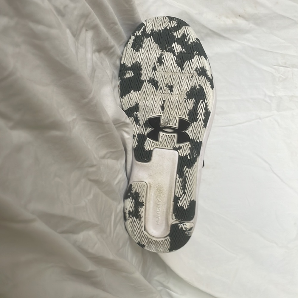 Black basketball shoes - Picture 7 of 9